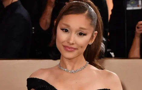 Ariana Grande Album Petal