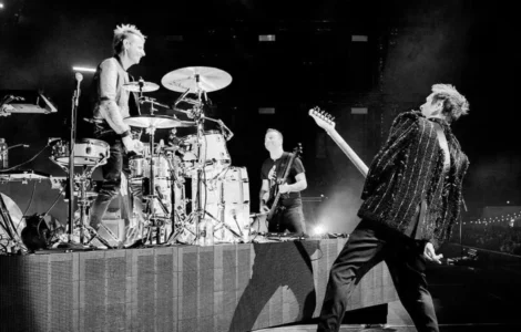 lirik lagu Cryogen Muse