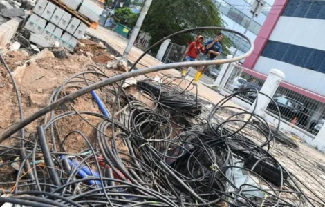 pencuri kabel fiber optik