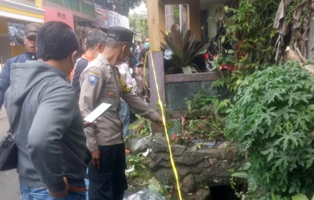 pria tewas di selokan bogor